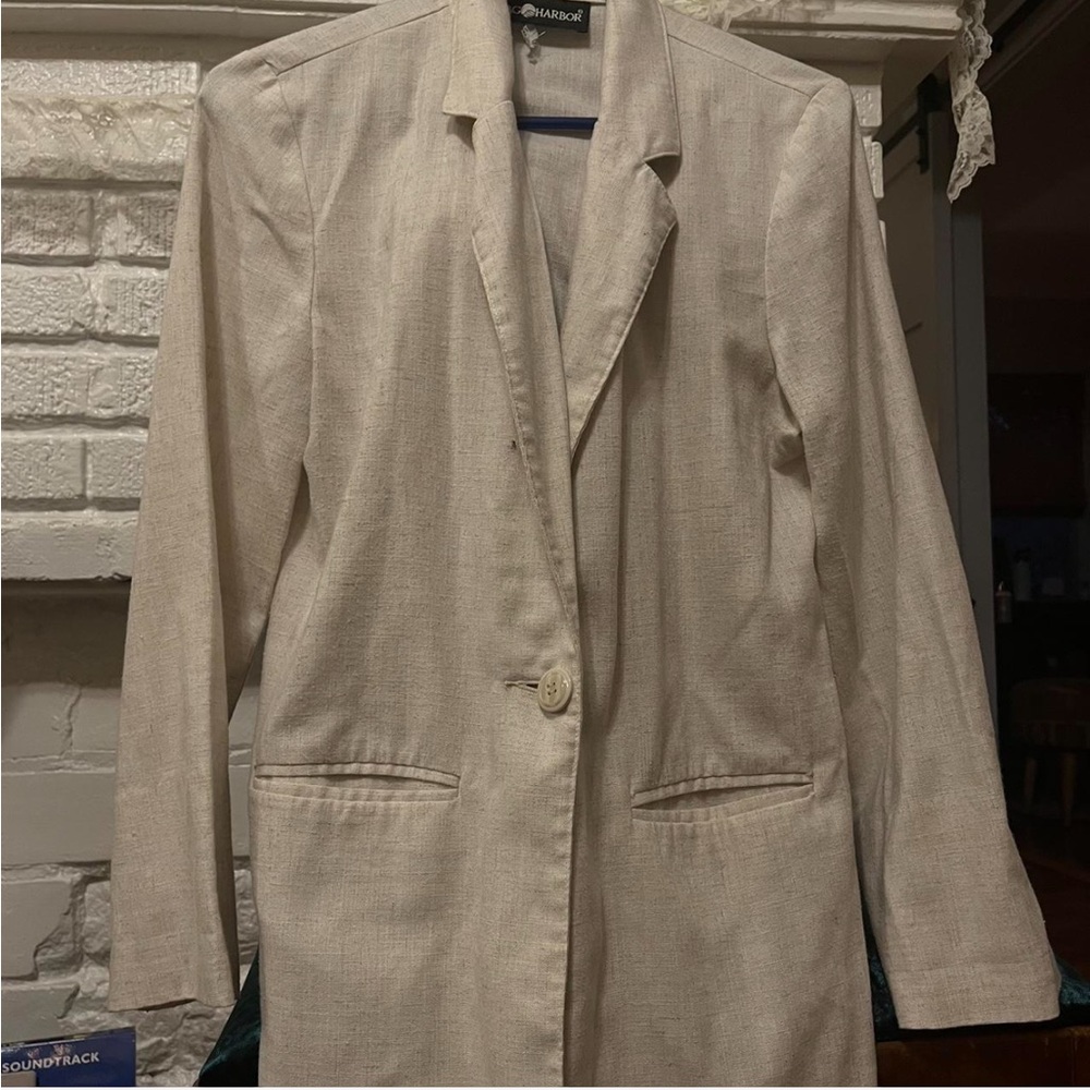 Light linen cream colored vintage blazer.